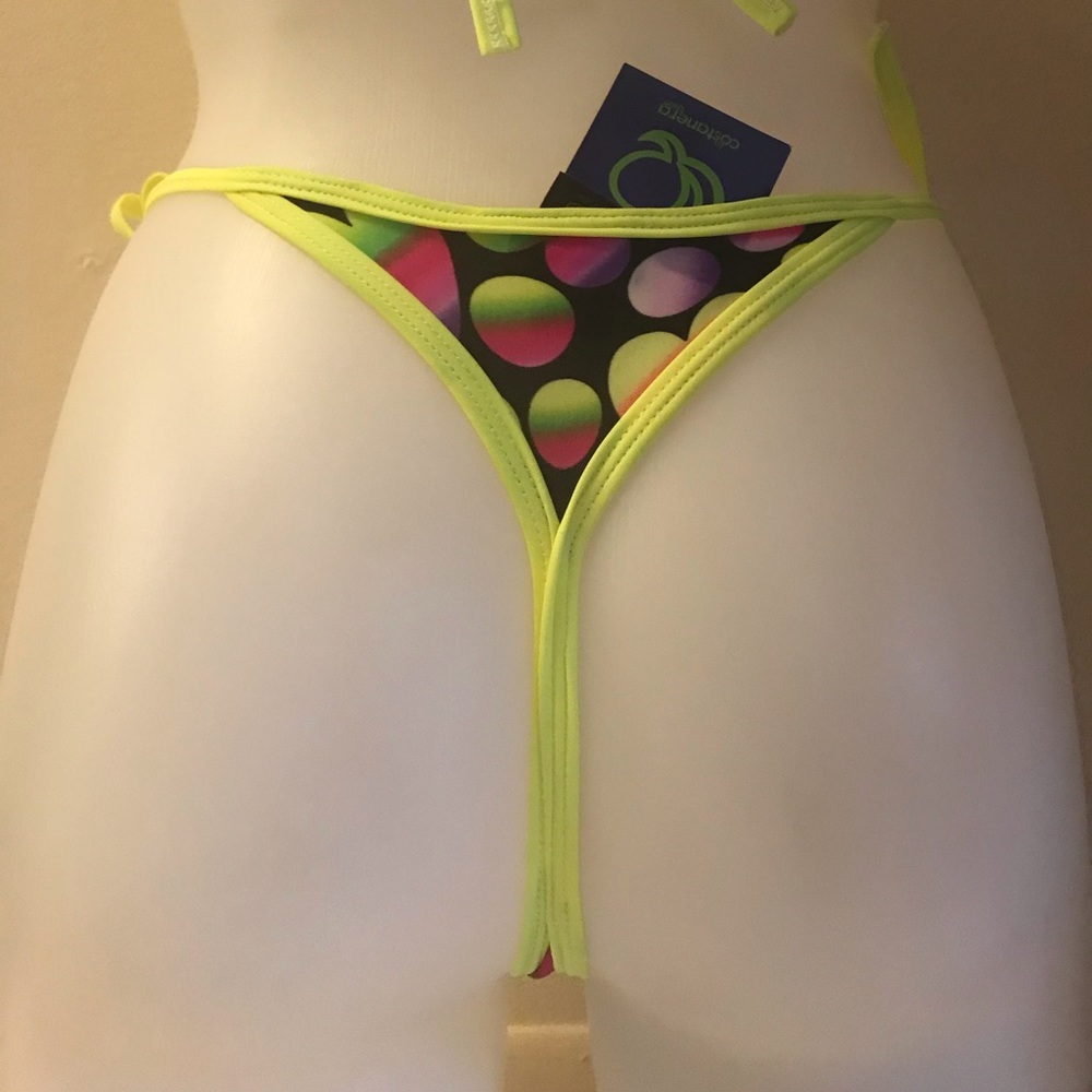 Bikini - Picture 6 of 7